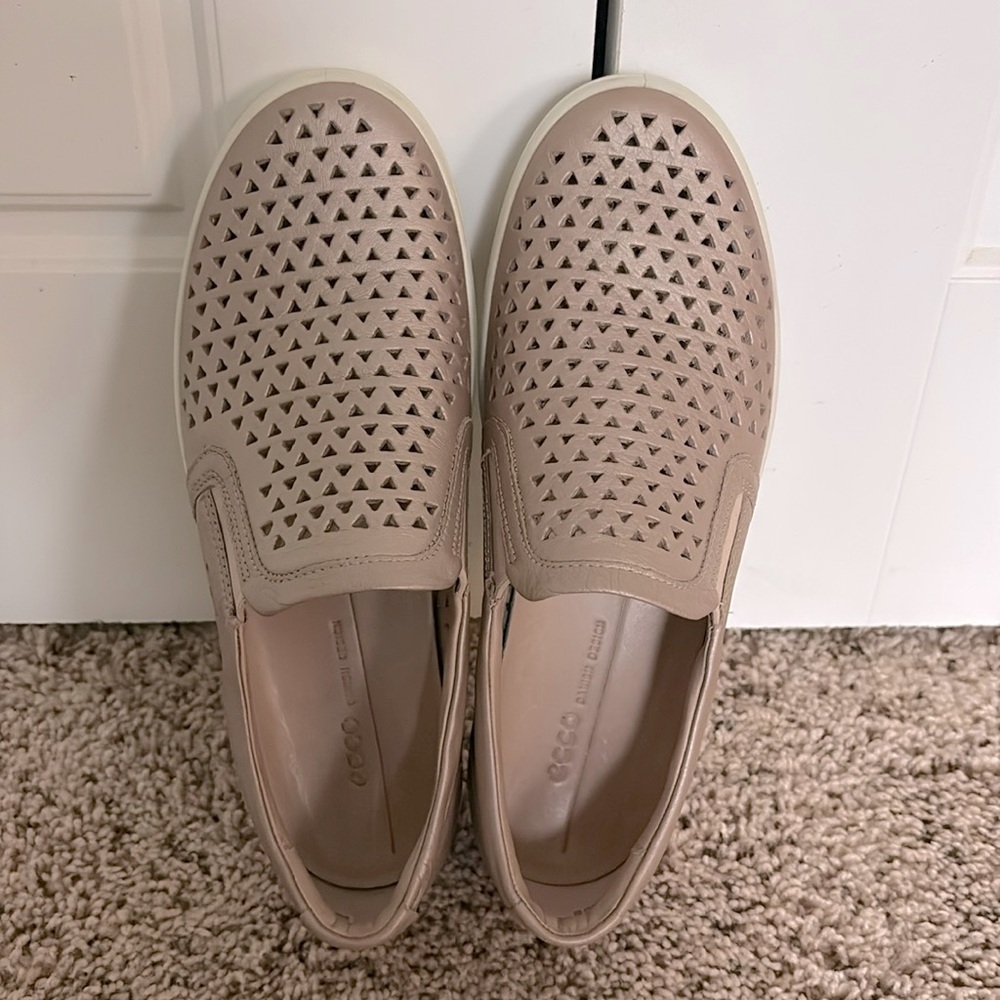 ECCO Soft 7 Slip-On Sneakers / Soft Pink / Size 9